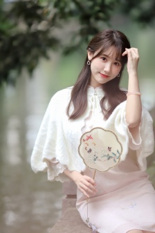娇妻跪趴高撅肥臀出白浆